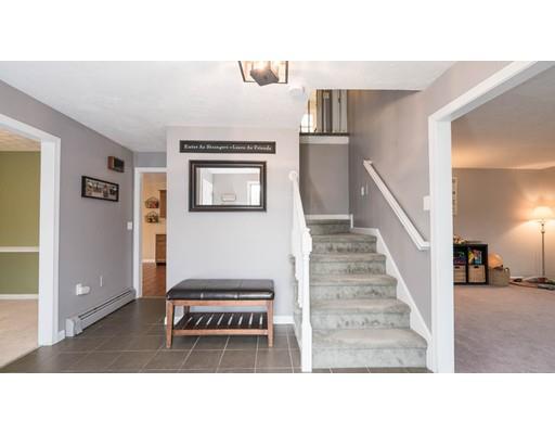18 Colonial Dr, Mendon, MA 01756 photo 4