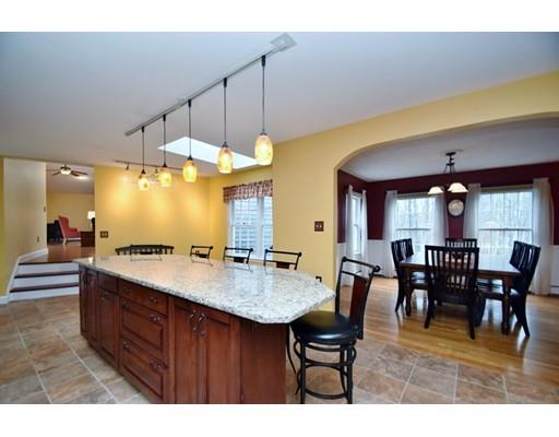74 High St, Upton, MA 01568 photo 4