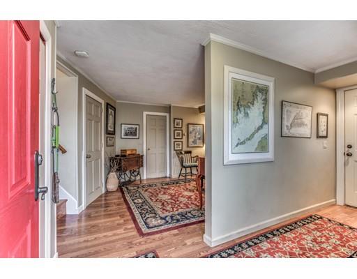 19 Robin Rd, Reading, MA 01867 photo 4