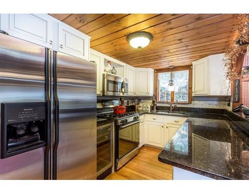 8 Coolidge St, Fairhaven, MA 02719 photo 2