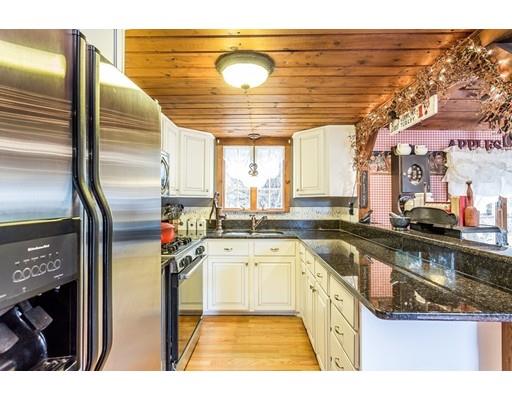 8 Coolidge St, Fairhaven, MA 02719 photo 4