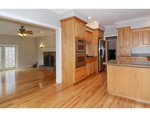 4 Brook Cir, Danvers, MA 01923 photo 9