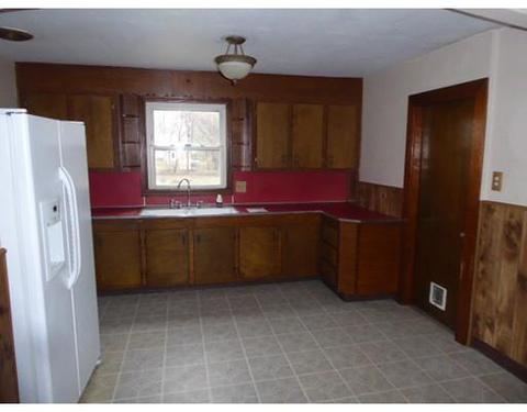 5 Arcade St, Chicopee, MA 01020 photo 8
