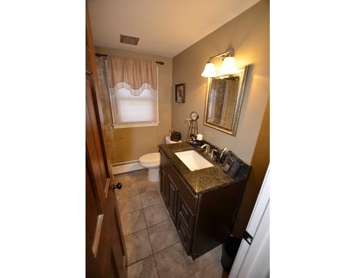 92 Tulsa St, Springfield, MA 01118 photo 10