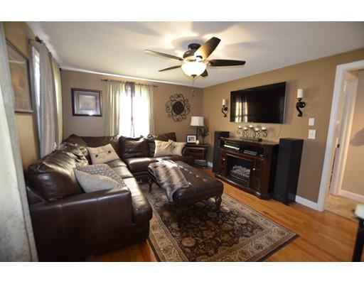 92 Tulsa St, Springfield, MA 01118 photo 5