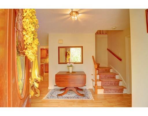 8 Sadler Rd, Upton, MA 01568 photo 2