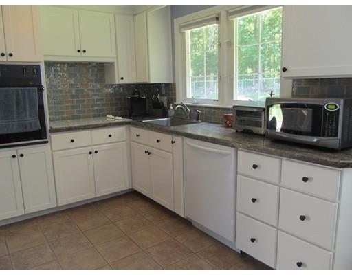 16 Devonshire Dr, Wilbraham, MA 01095 photo 4