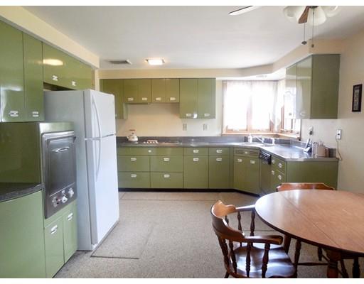 98 Donlyn Dr, Chicopee, MA 01013 photo 4