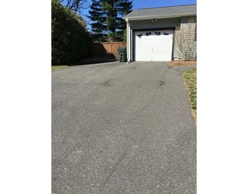 240 Hanson Dr, Springfield, MA 01128 photo 2