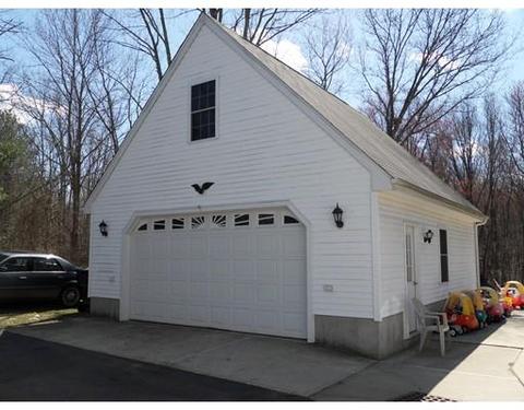 39 Blackstone St, Mendon, MA 01756 photo 2