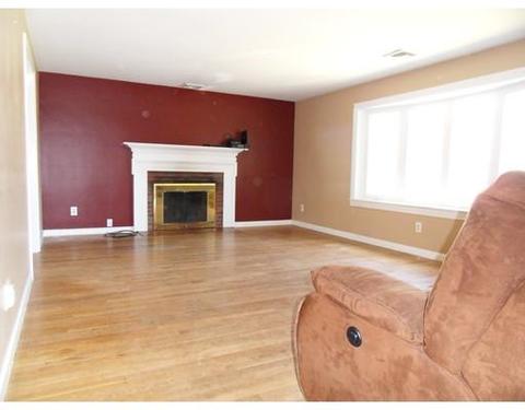 39 Blackstone St, Mendon, MA 01756 photo 4