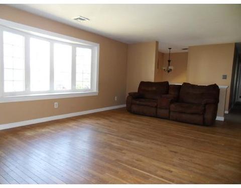 39 Blackstone St, Mendon, MA 01756 photo 5
