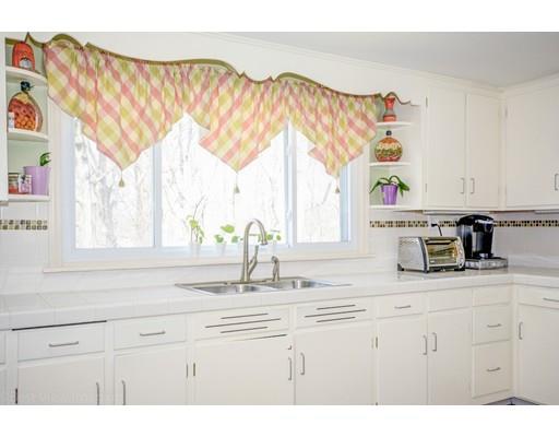 25 Benson St, Worcester, MA 01604 photo 2