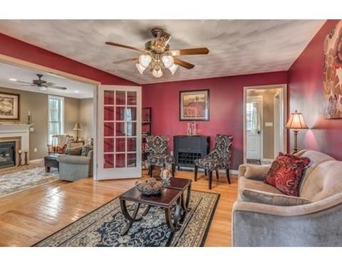 34 Auburn St, Reading, MA 01867 photo 3