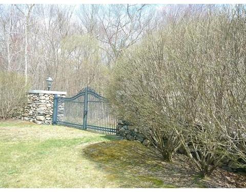 25 Ashkins, Mendon, MA 01756 photo 2