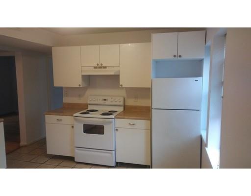 22 Lawndale St, Springfield, MA 01108 photo 4