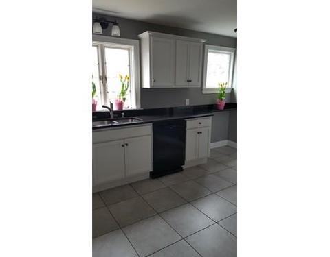 587 Dickinson St, Springfield, MA 01108 photo 4