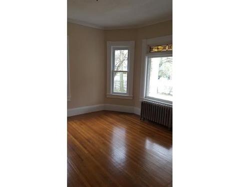 587 Dickinson St, Springfield, MA 01108 photo 8