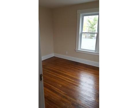 587 Dickinson St, Springfield, MA 01108 photo 12