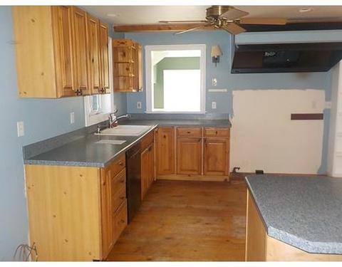 27 Pudding St, Uxbridge, MA 01569 photo 4