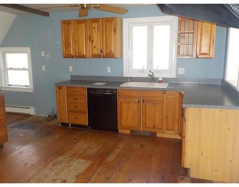 27 Pudding St, Uxbridge, MA 01569 photo 3
