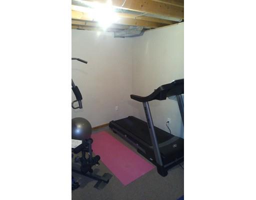 111 Waldorf St, Springfield, MA 01109 photo 14