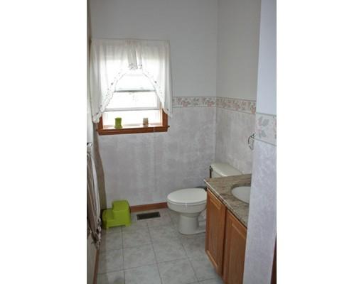 12 Arrowsic St, Worcester, MA 01606 photo 10