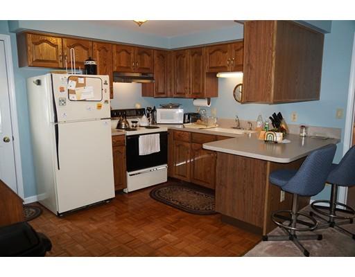 95 Angell St, Fall River, MA 02721 photo 3
