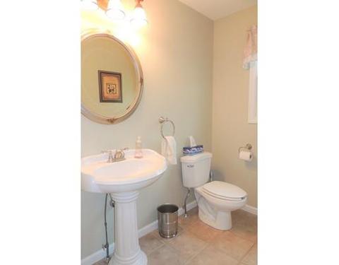 84 Hartwick St, Springfield, MA 01108 photo 9