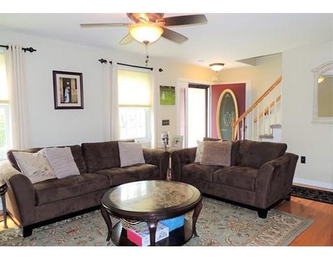 84 Hartwick St, Springfield, MA 01108 photo 2