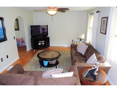 84 Hartwick St, Springfield, MA 01108 photo 3