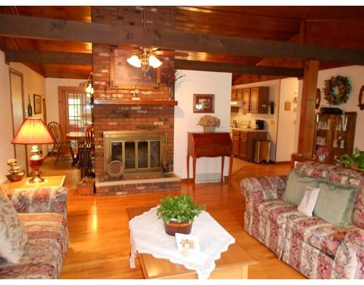 31 Sterling Dr, Easthampton, MA 01027 photo 4