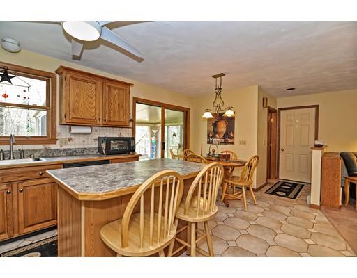 6 Crestview Dr, Mendon, MA 01756 photo 3