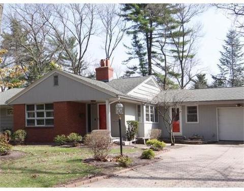 19 Eunice Dr, Longmeadow, MA 01106 photo 2