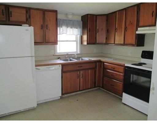 414 Britton St, Chicopee, MA 01020 photo 3