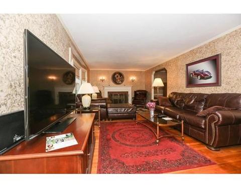 504 Chestnut St, Needham, MA 02492 photo 2