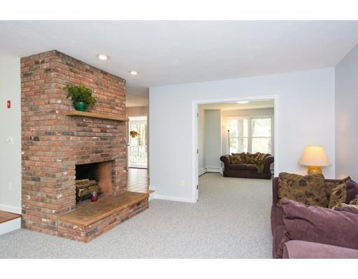 7 Pierce Ln, Upton, MA 01568 photo 9