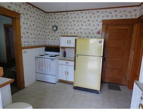 8 Park St, Erving, MA 01344 photo 5