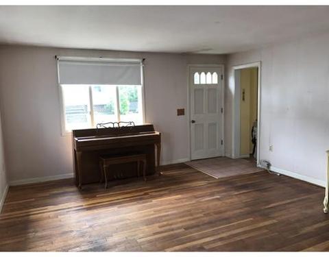 48 Front St, Clinton, MA 01510 photo 3