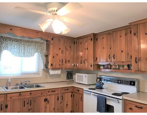 389 Abbott St, Springfield, MA 01118 photo 3