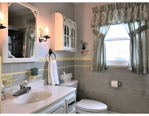 389 Abbott St, Springfield, MA 01118 photo 10