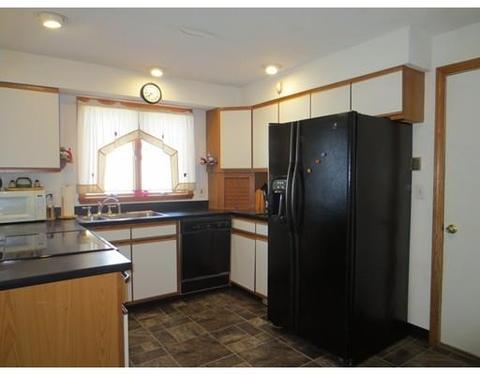 312 Hemlock St, Fall River, MA 02720 photo 4