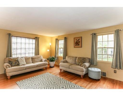 39 Old Brook Rd, Springfield, MA 01118 photo 2