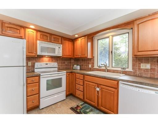 39 Old Brook Rd, Springfield, MA 01118 photo 6