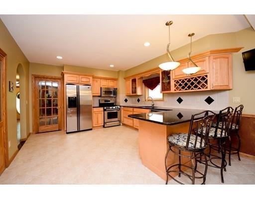 76 Bronson Ter, Springfield, MA 01108 photo 5