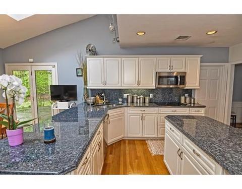 11 Fieldstone Path, Walpole, MA 02081 photo 2