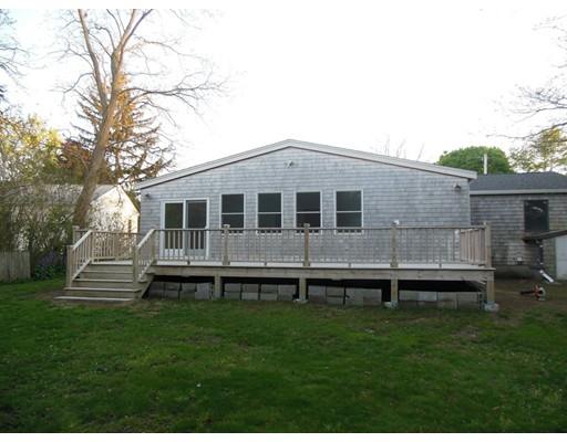 9 Vine St, Gloucester, MA 01930 photo 3
