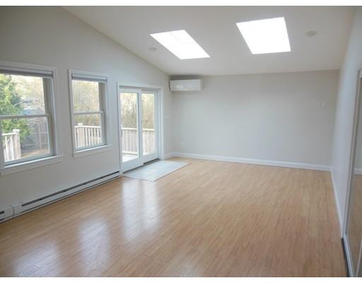 9 Vine St, Gloucester, MA 01930 photo 8