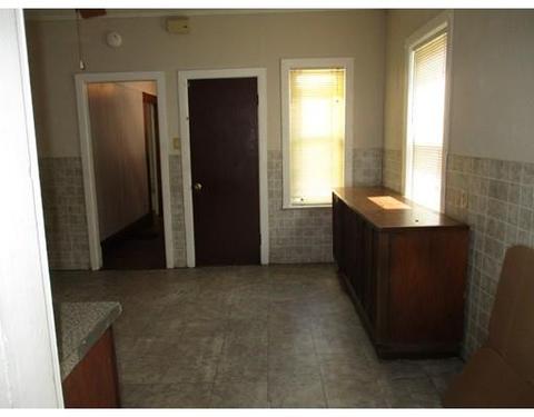 56 Cambridge St, Springfield, MA 01109 photo 8