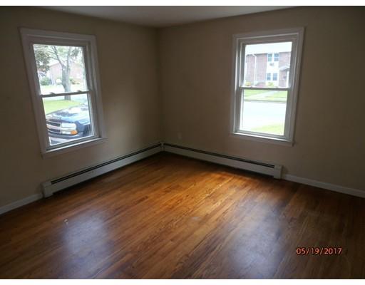 1043 Allen St, Springfield, MA 01118 photo 4